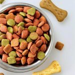 Avtomatik uy hayvonlari uchun oziq-ovqat paketlarini yig'ish ishlab chiqarish liniyasi